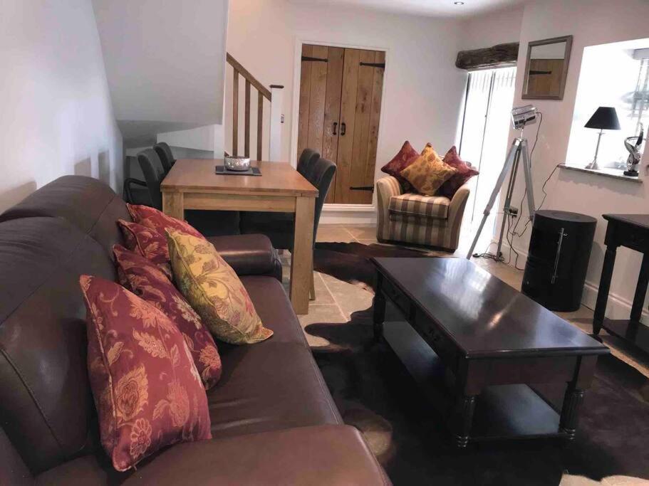 Chic 2 Bed Peak District Cottage Barn Near Alton Towers, Polar Bears, Chatsworth House ลีก ภายนอก รูปภาพ