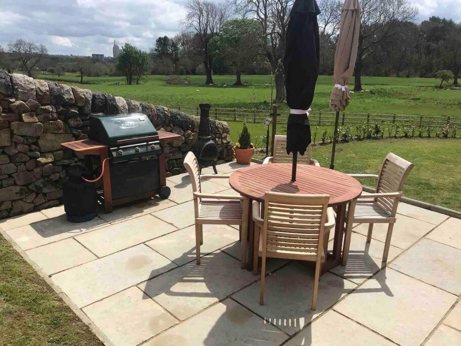 Chic 2 Bed Peak District Cottage Barn Near Alton Towers, Polar Bears, Chatsworth House ลีก ภายนอก รูปภาพ